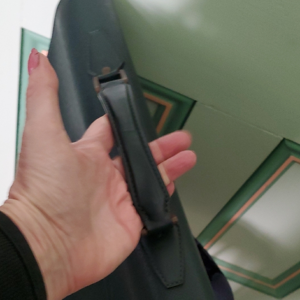 Authentic Louis Vuitton Elegant Green Leather Briefcase - Picture 11 of 12